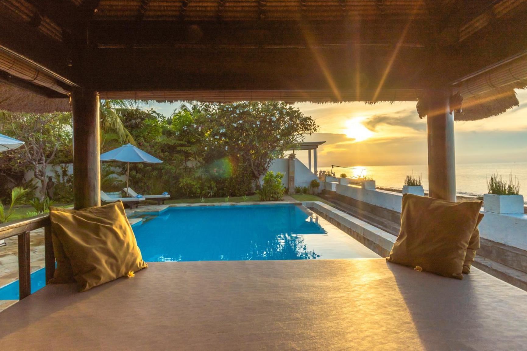 Gorgeous Beachfront Villa Lovina Banjar  Exterior foto