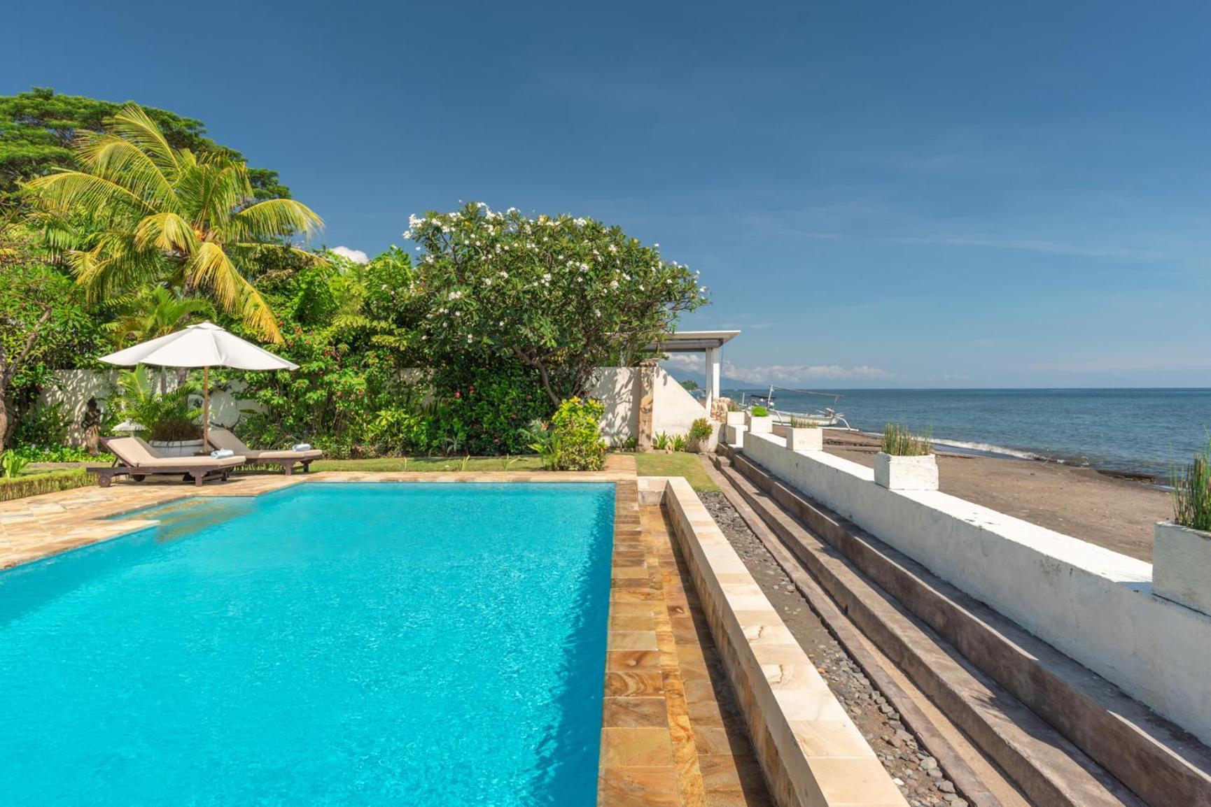 Gorgeous Beachfront Villa Lovina Banjar  Exterior foto