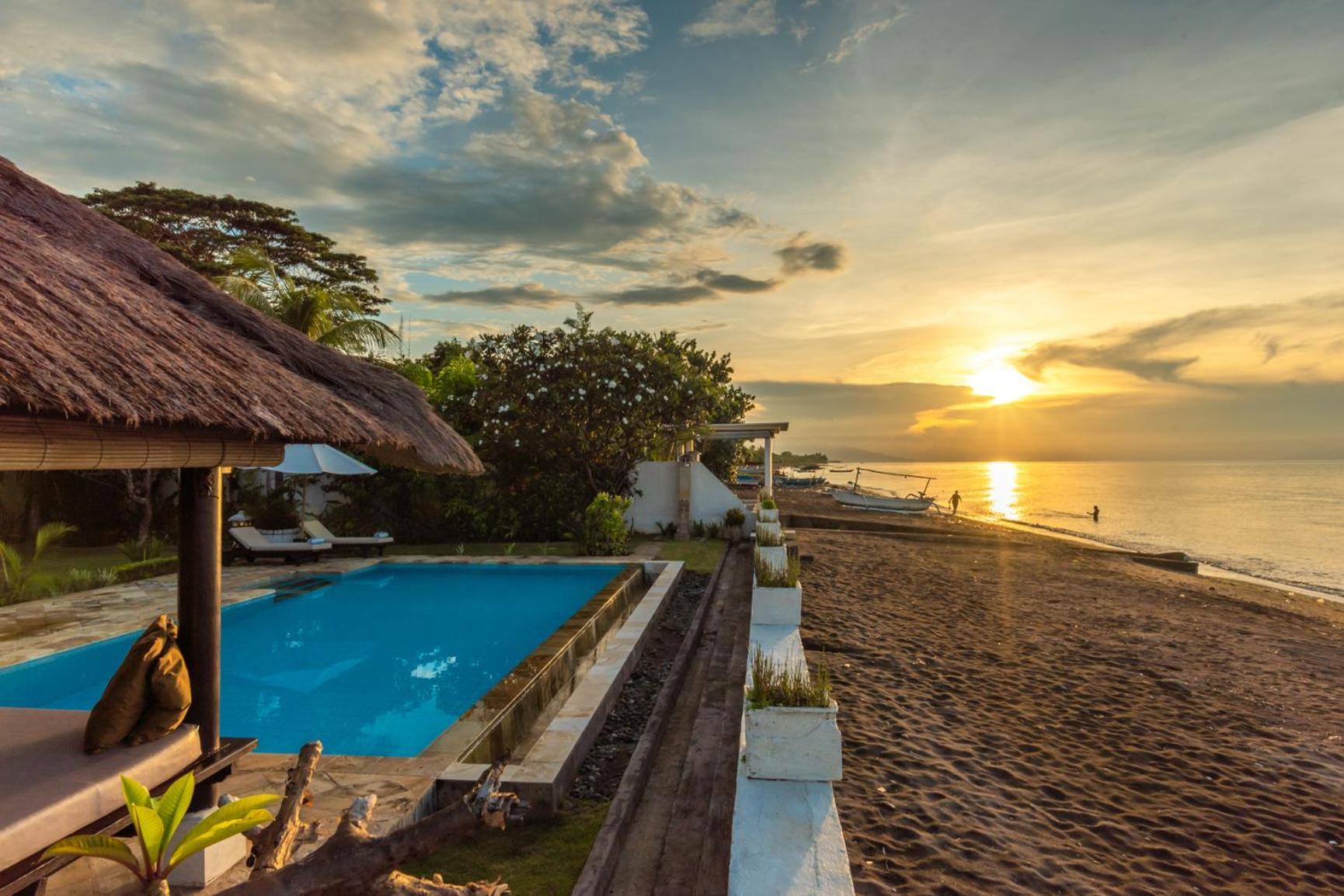 Gorgeous Beachfront Villa Lovina Banjar  Exterior foto