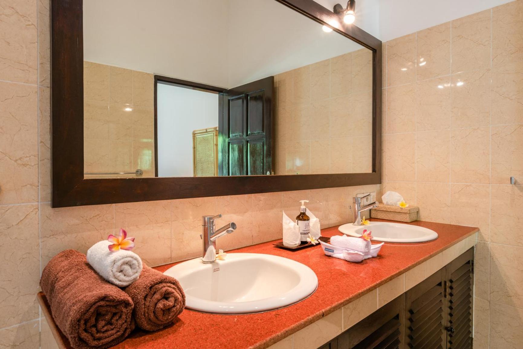Gorgeous Beachfront Villa Lovina Banjar  Exterior foto